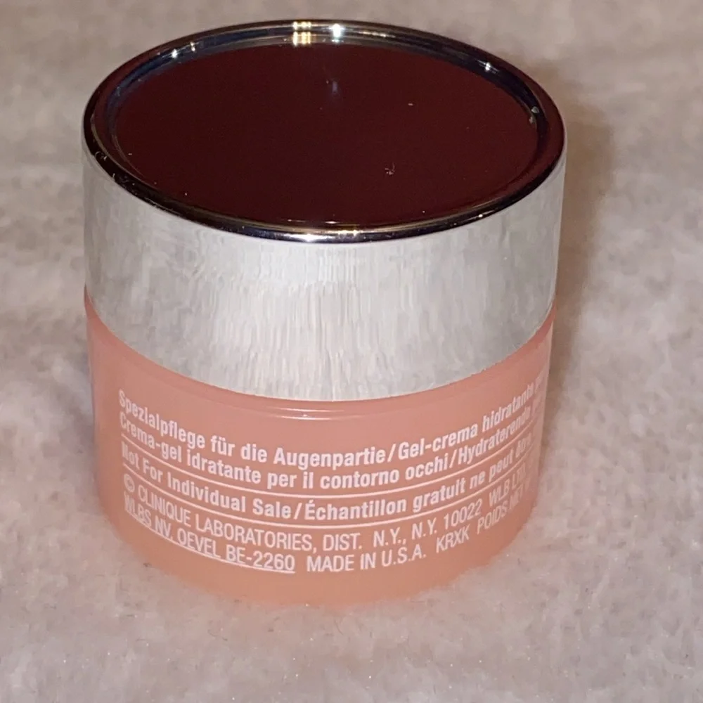 Clinique fan favorites (sample sizes) - Picture 15 of 16